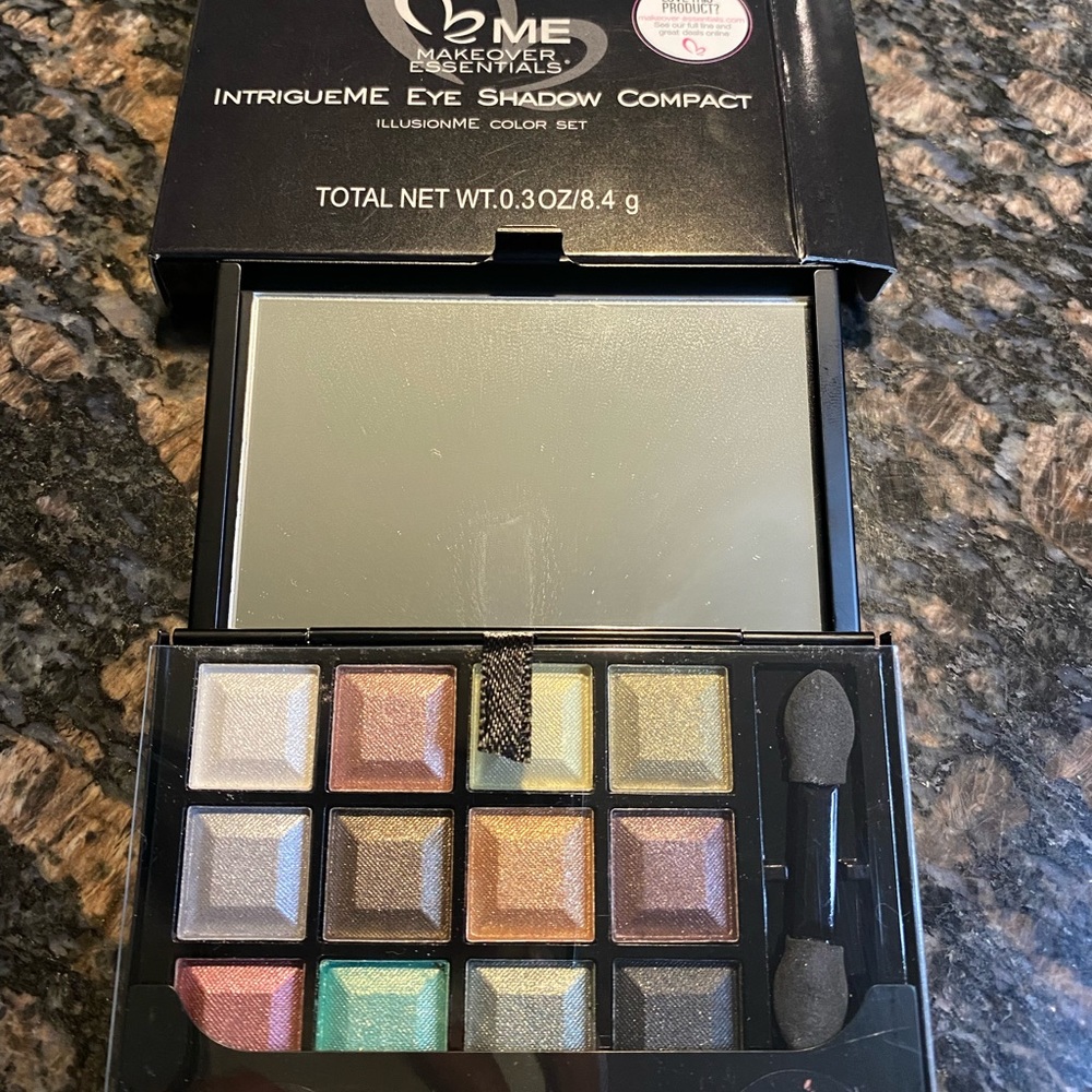 Me Makeover Essentials mini palette